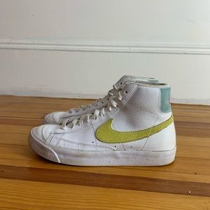 NIKE BLAZERS